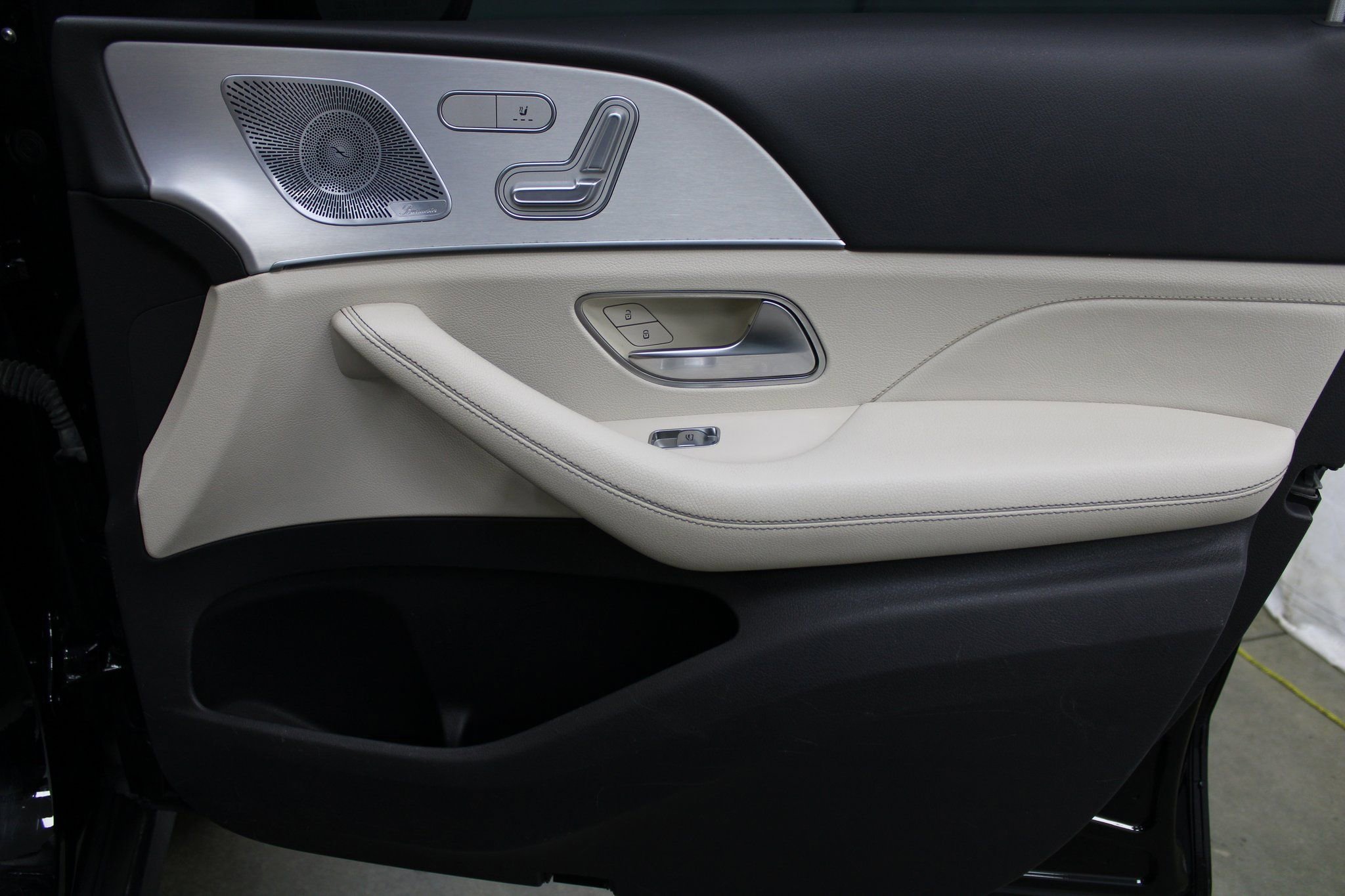 Used 2020 Mercedes-Benz GLE 350 4MATIC w/ Premium Package image 28