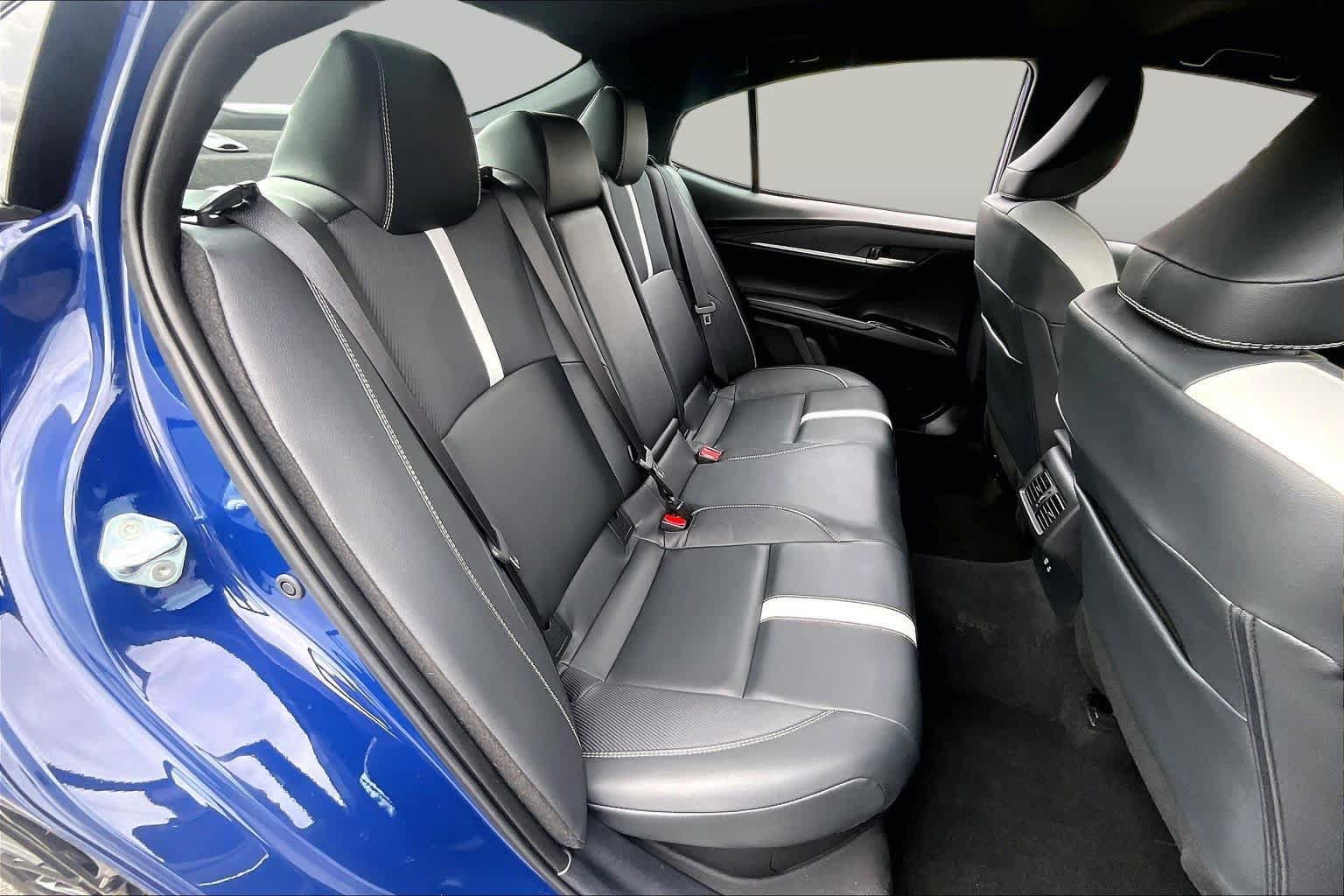 Used 2025 Toyota Camry SE AWD/4WD image 18