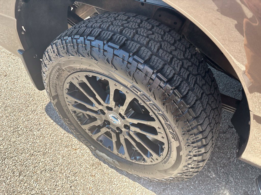 Used 2017 Nissan Titan SL AWD/4WD image 9