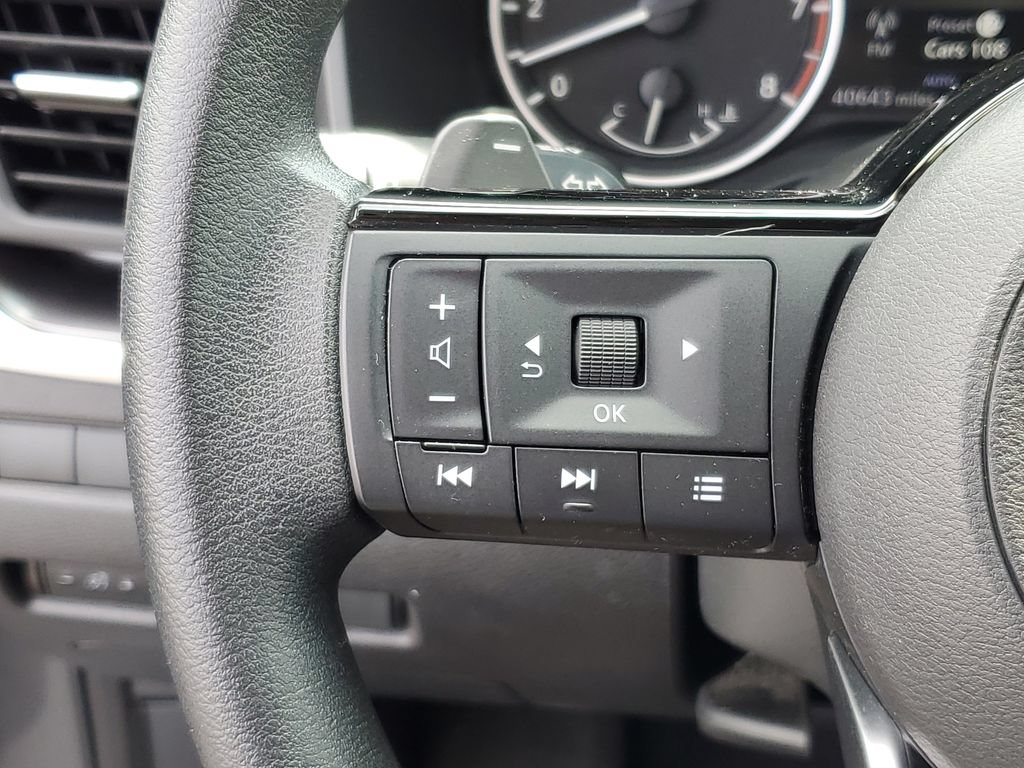 Used 2023 Nissan Rogue SV AWD/4WD image 16