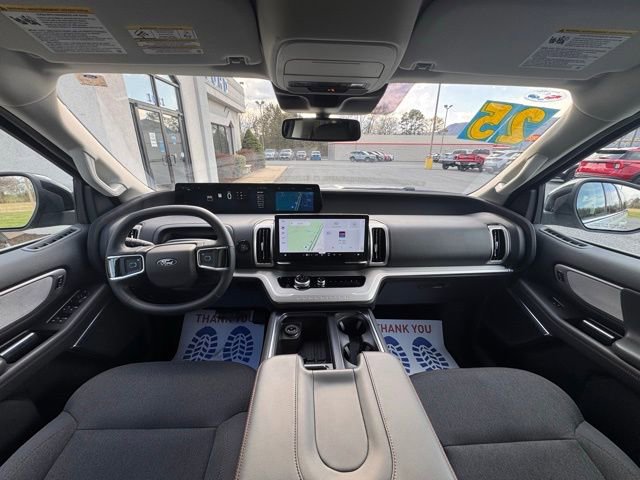 Used 2025 Ford Expedition Active image 9