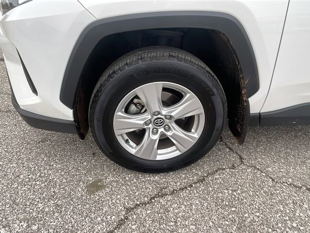 Used 2021 Toyota RAV4 LE image 10