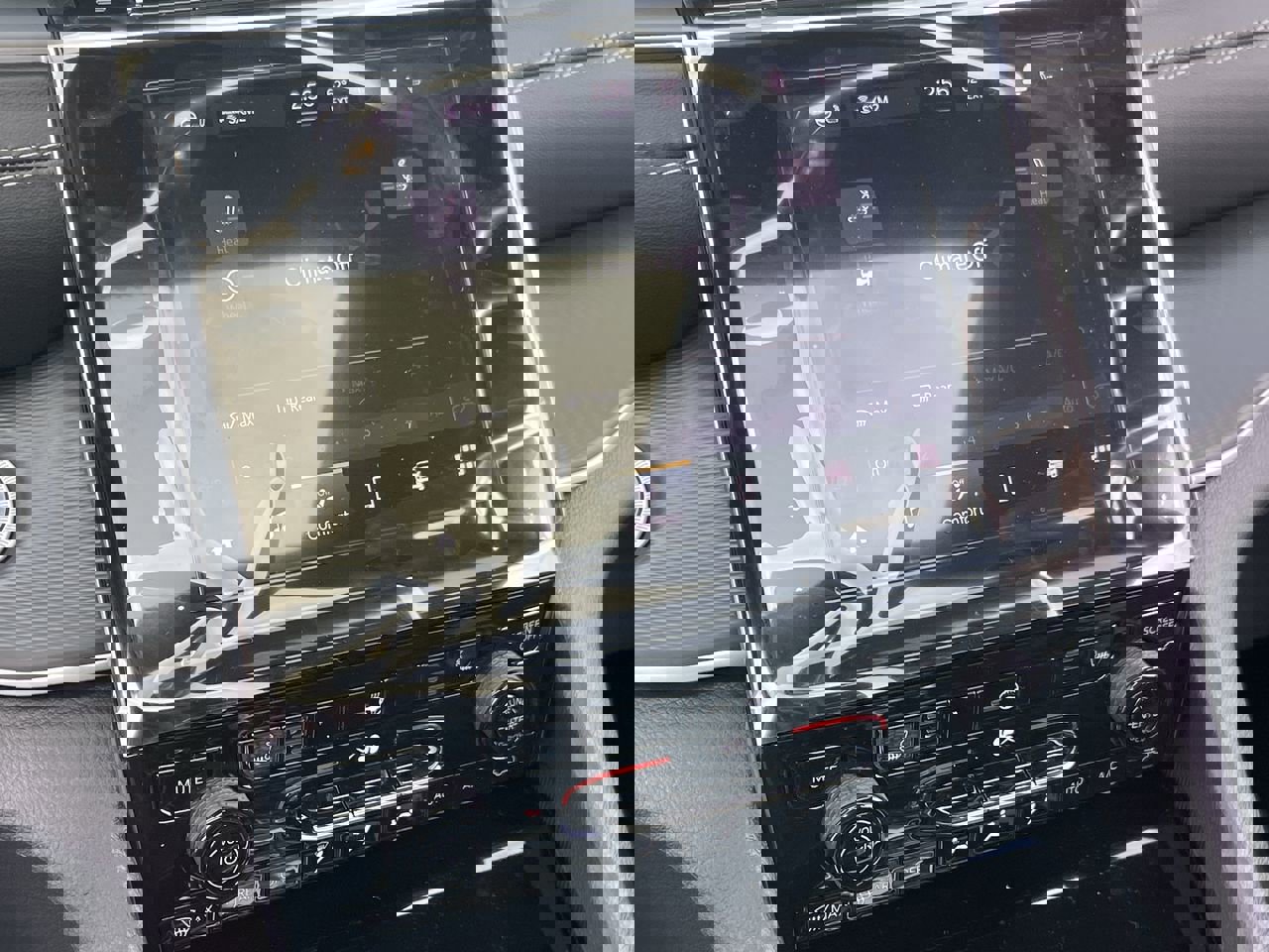 New 2025 Jeep Grand Cherokee Altitude image 18