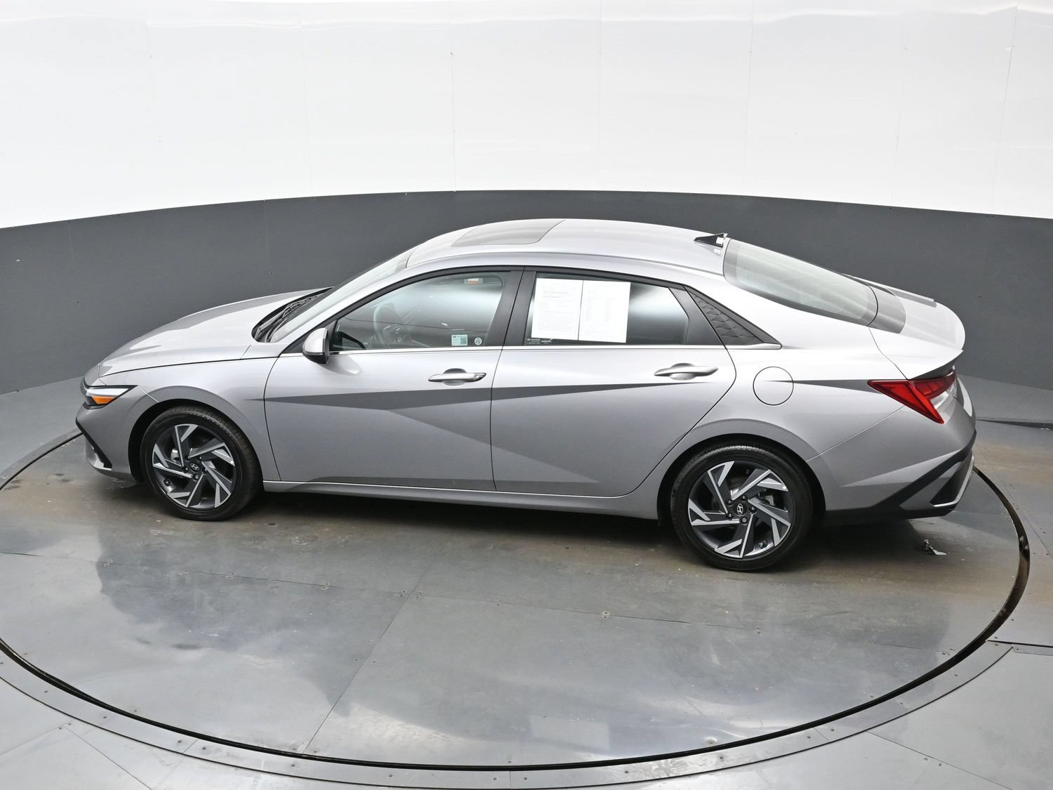 Used 2025 Hyundai Elantra Limited FWD image 34