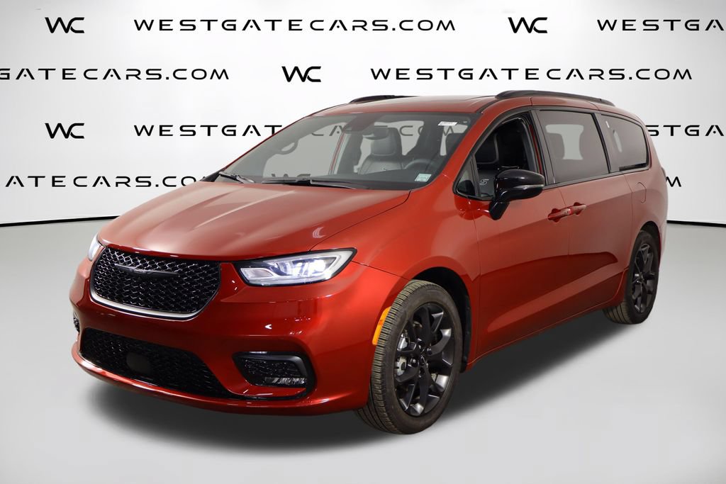 Used 2025 Chrysler Pacifica Limited FWD image 1