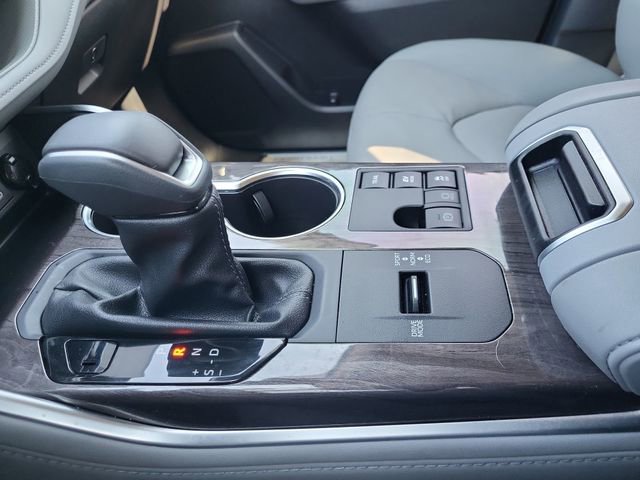 Used 2025 Toyota Highlander Platinum AWD/4WD image 18
