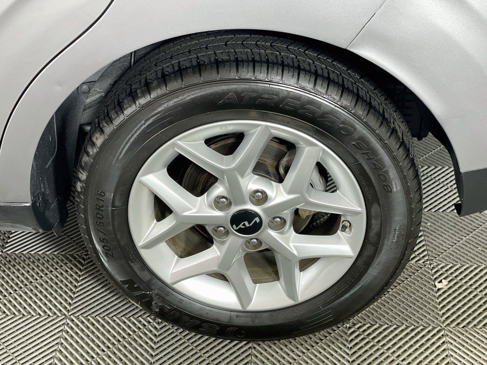 Certified 2025 Kia Soul LX w/ LX Technology Package FWD image 32