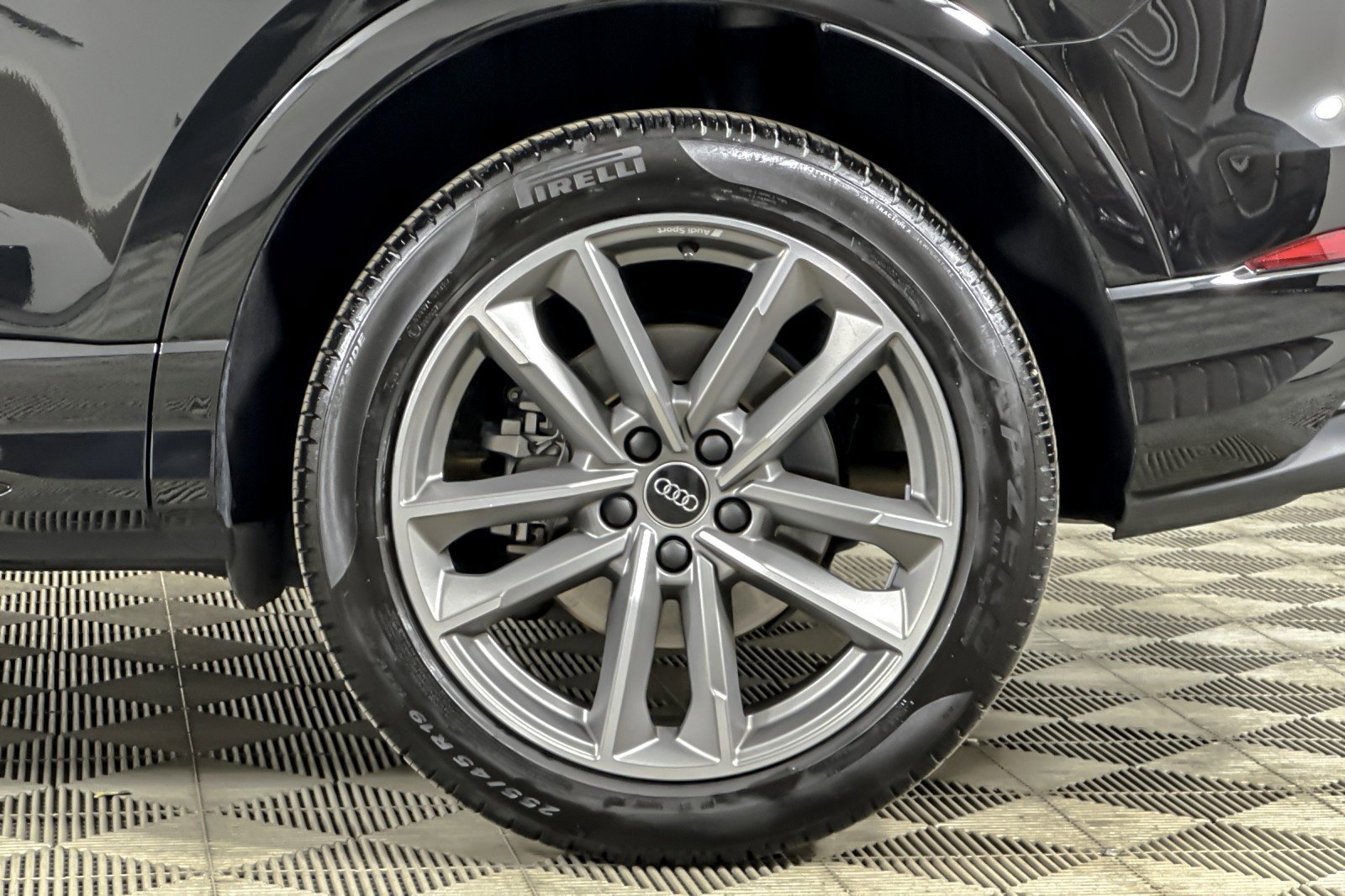 Used 2023 Audi Q3 2.0T Premium Plus w/ Premium Plus Package image 24