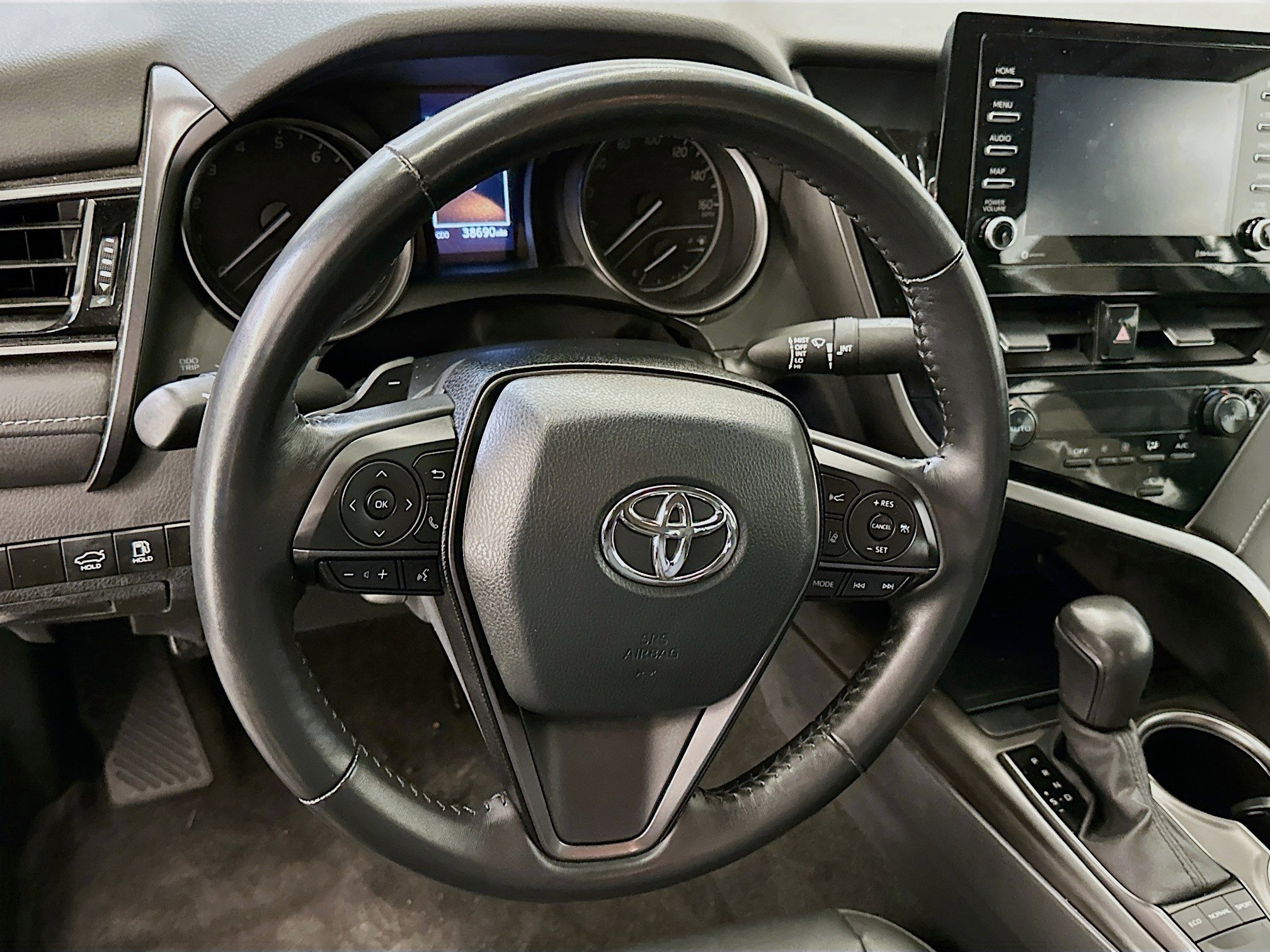 Used 2024 Toyota Camry SE image 18
