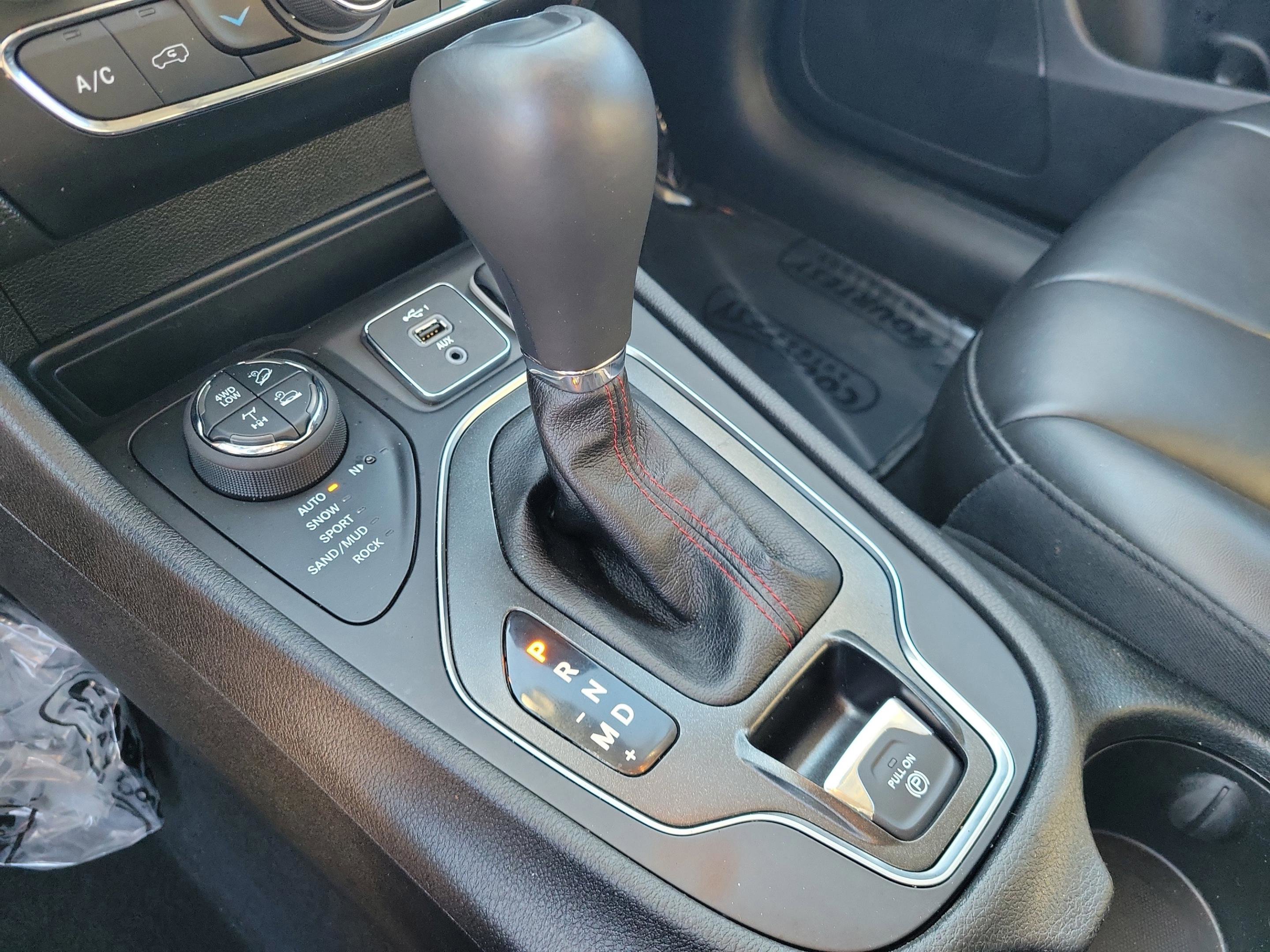 Used 2021 Jeep Cherokee Trailhawk w/ Comfort/Convenience Group image 11