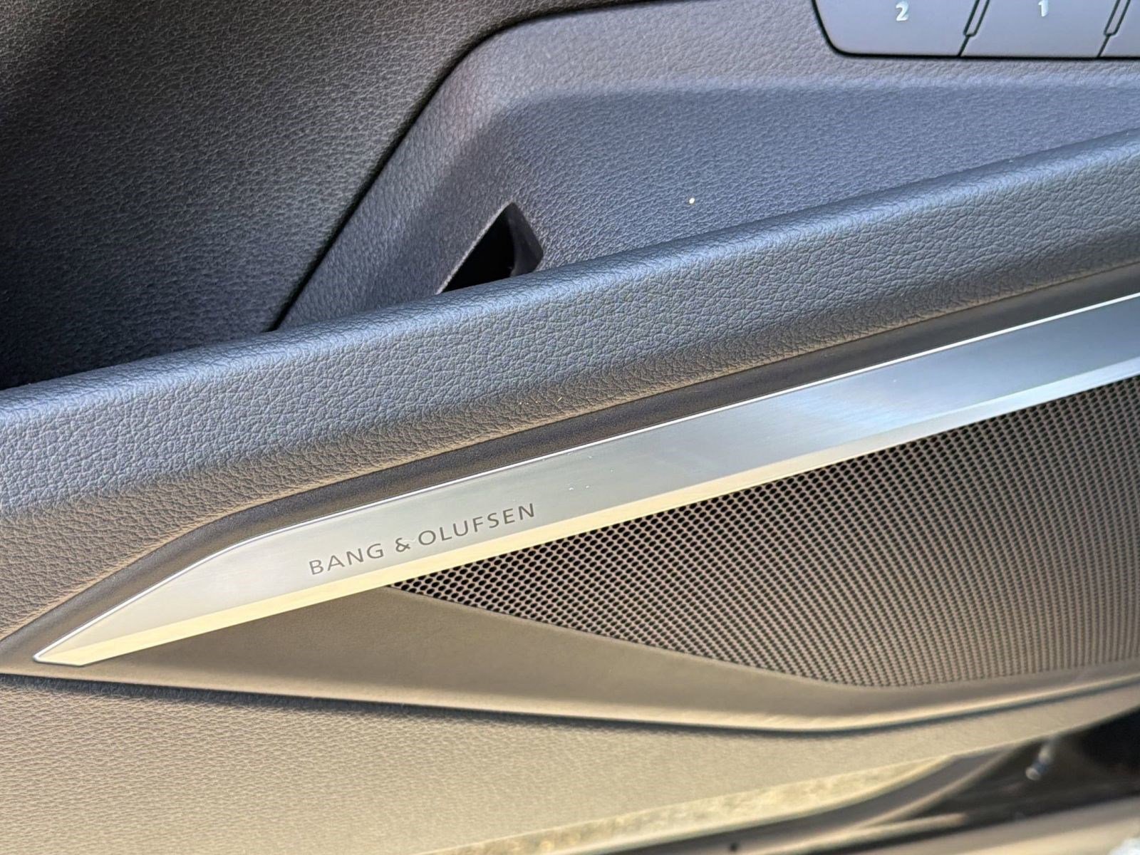 Used 2023 Audi e-tron Premium Plus w/ Premium Plus Package image 22