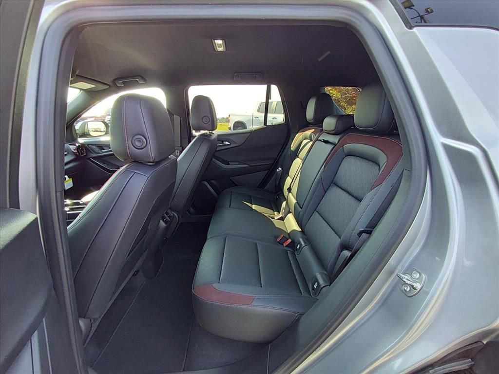 Used 2025 Chevrolet Equinox RS w/ Safety and Technology Package FWD image 12