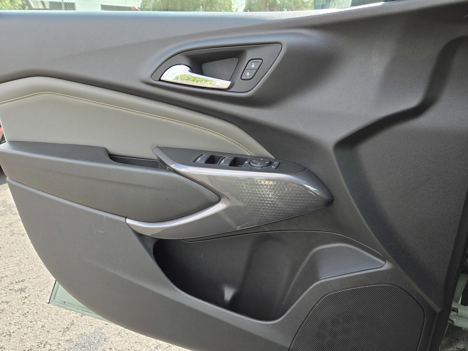 Used 2025 Chevrolet Trax ACTIV w/ Driver Confidence Package image 16