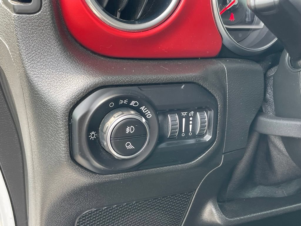 Used 2021 Jeep Gladiator Rubicon AWD/4WD image 12