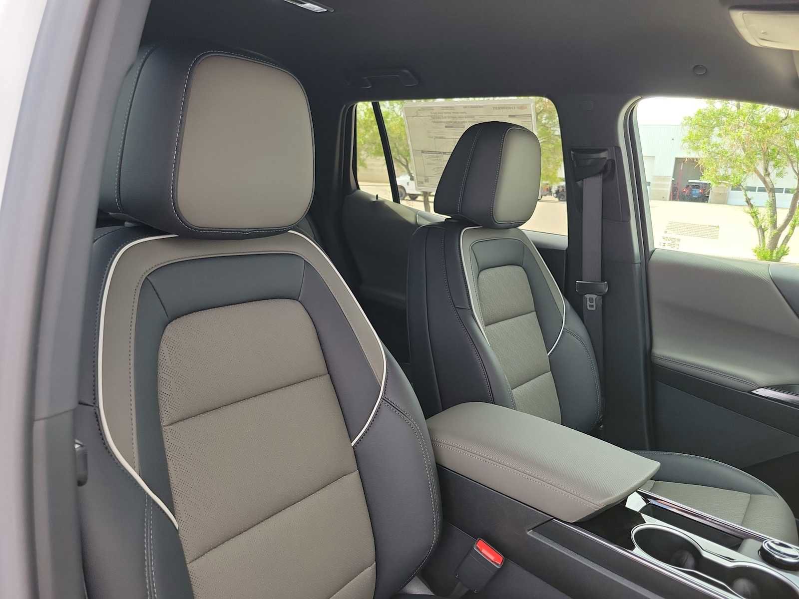 New 2026 Chevrolet Equinox LT w/ Convenience Package II FWD image 18