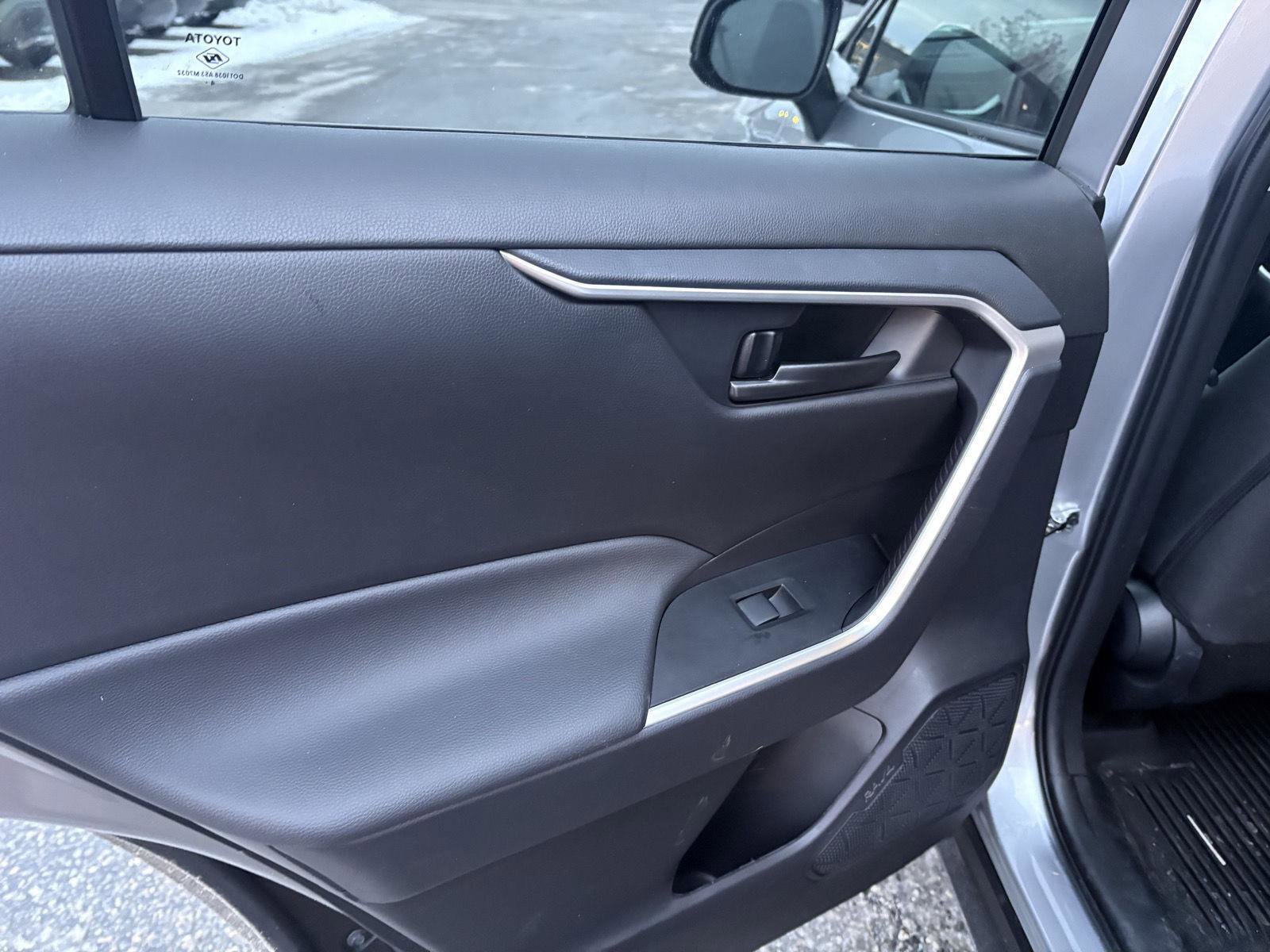 Used 2025 Toyota RAV4 LE image 22