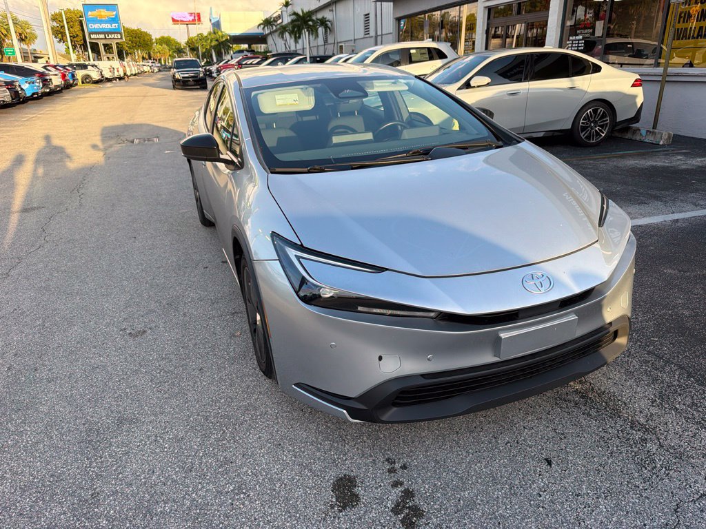 Used 2023 Toyota Prius LE FWD image 2