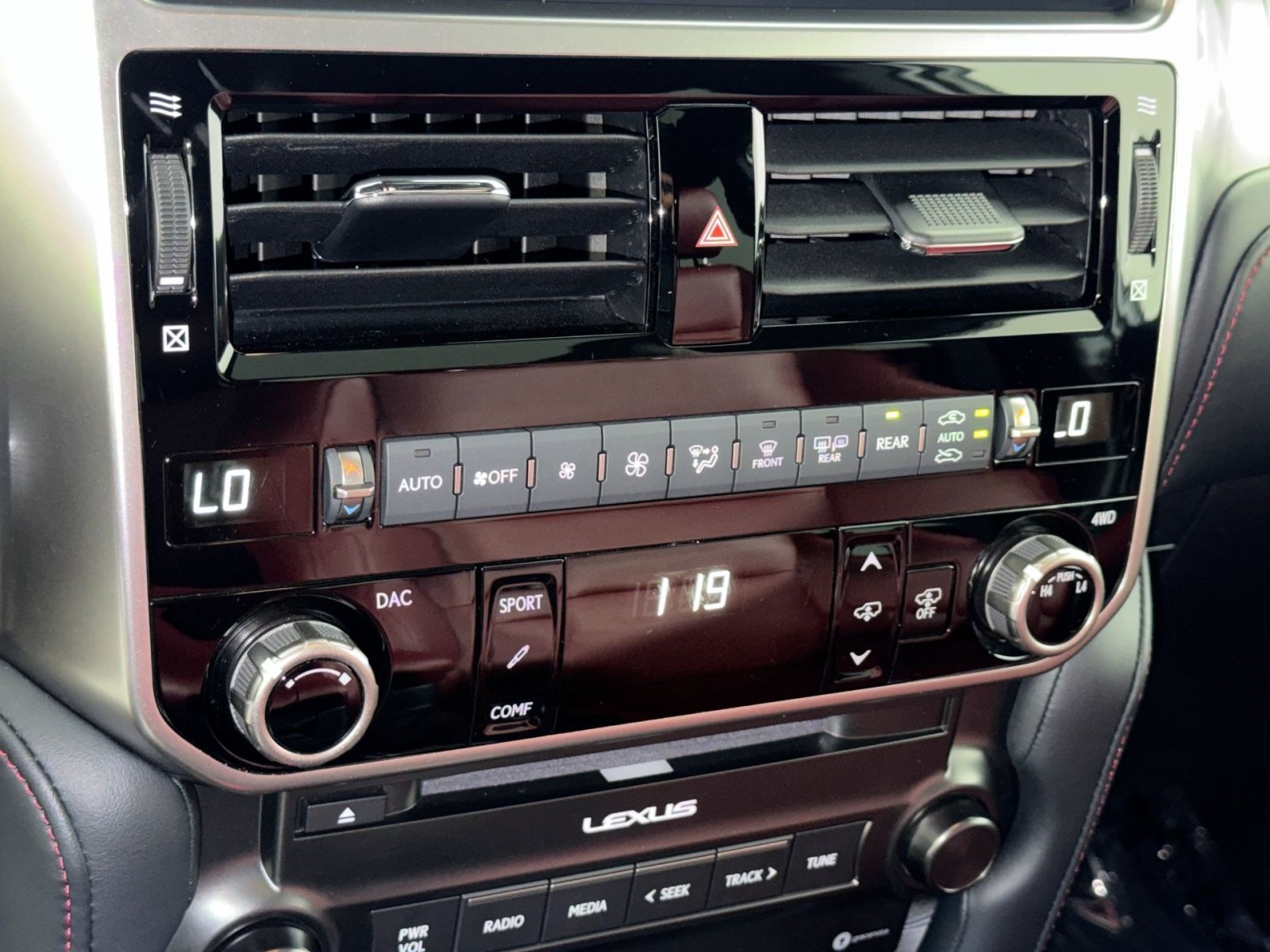 Used 2023 Lexus GX 460 Luxury w/ Sport Design Package AWD/4WD image 21