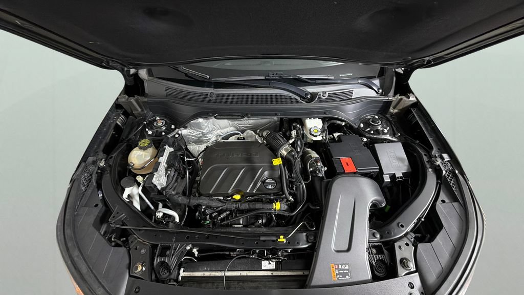 Used 2024 Chevrolet Trax RS w/ Sunroof Package FWD image 29