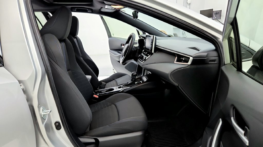 Used 2022 Toyota Corolla SE w/ SE Premium Package FWD image 14