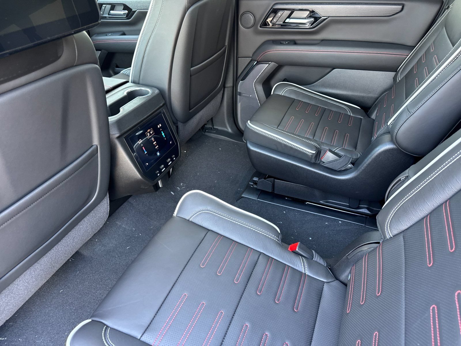 New 2026 GMC Yukon XL AT4 Ultimate AWD/4WD image 12