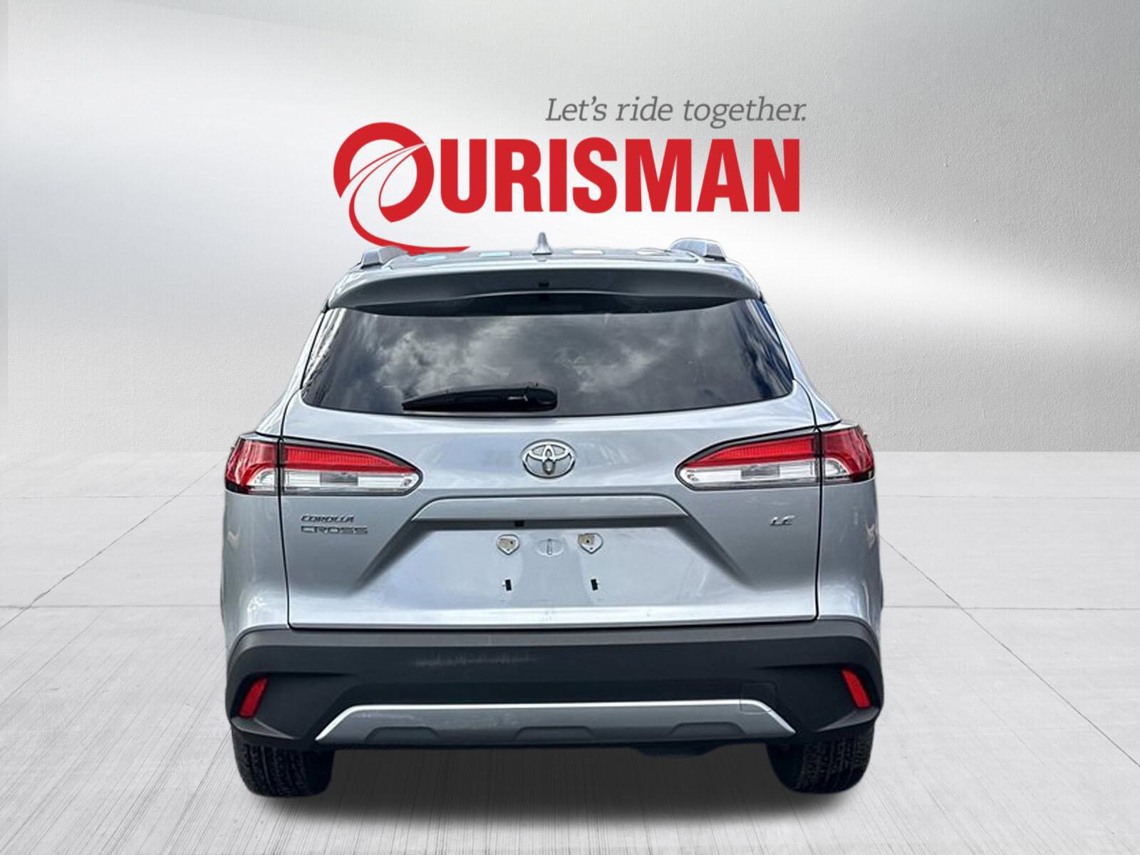 Used 2024 Toyota Corolla Cross LE image 3