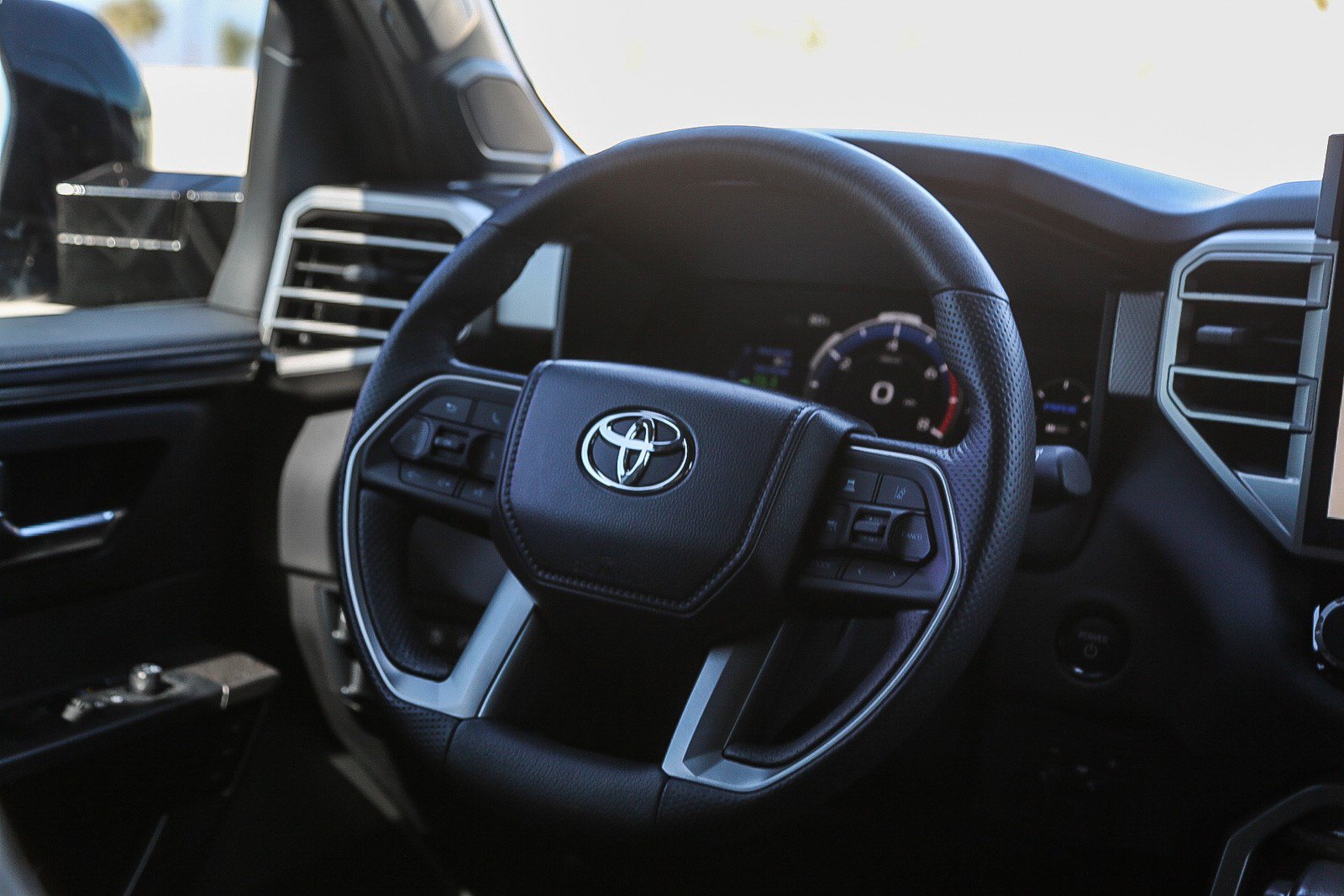 Used 2025 Toyota Sequoia Limited w/ Tow Technology Package AWD/4WD image 15