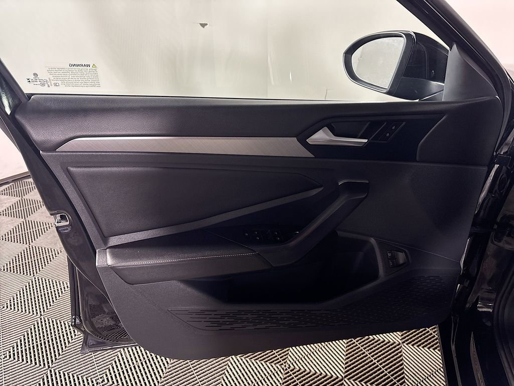 Used 2024 Volkswagen Jetta SE image 10