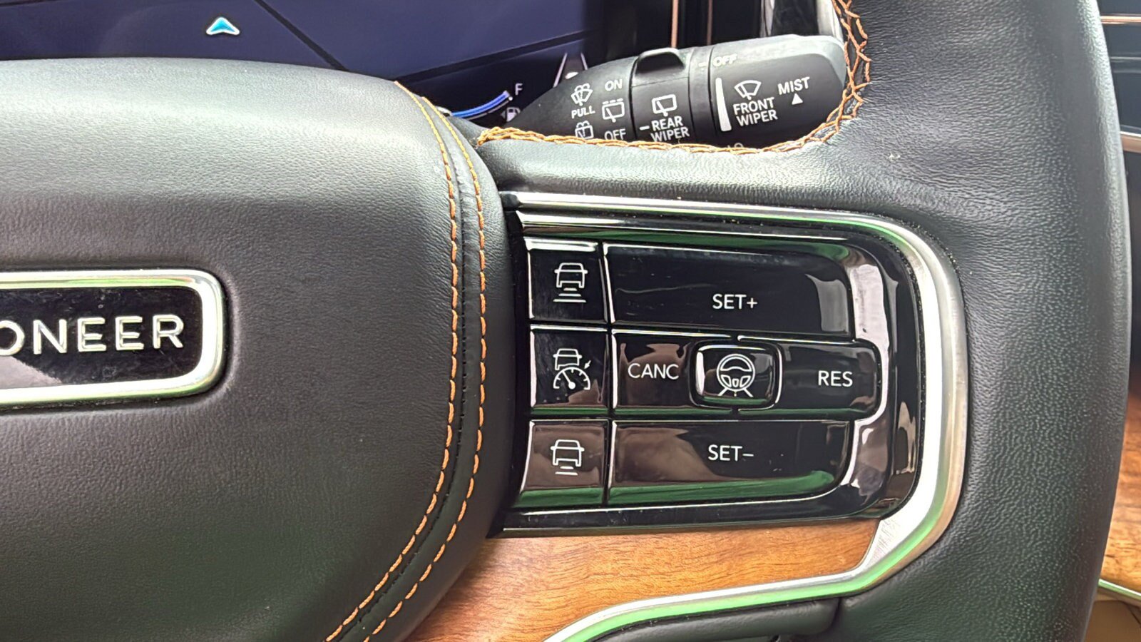 Used 2023 Jeep Grand Wagoneer L Series III w/ Rear Seat Video Group 1 AWD/4WD image 15