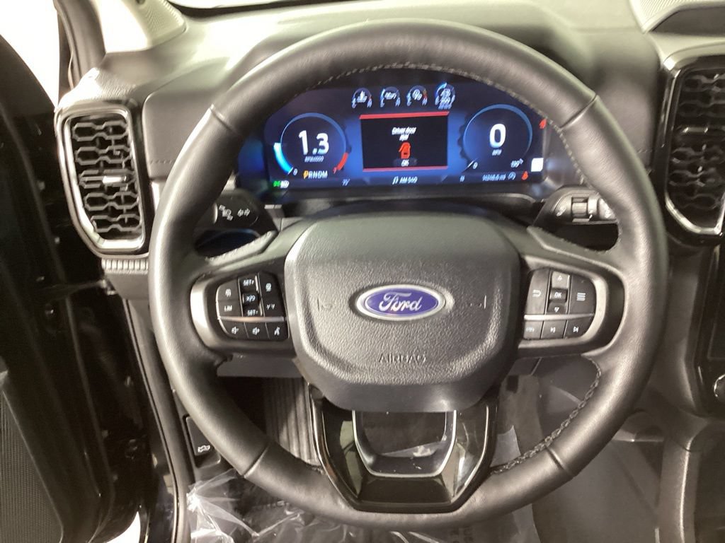 Used 2025 Ford Ranger Lariat w/ Black Appearance Package AWD/4WD image 18