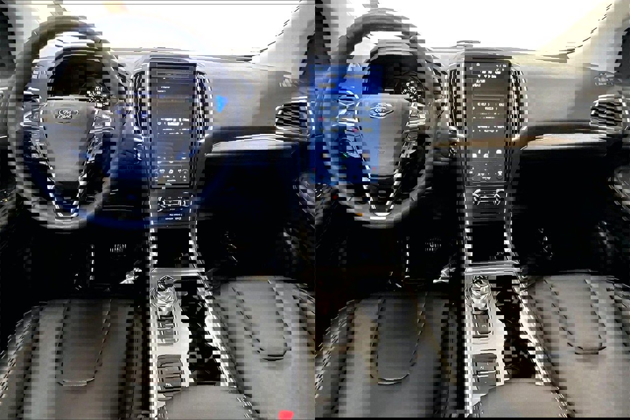 Used 2022 Ford Edge Titanium image 15