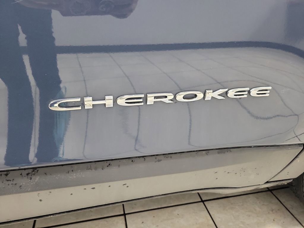 Used 2020 Jeep Cherokee Limited AWD/4WD image 24