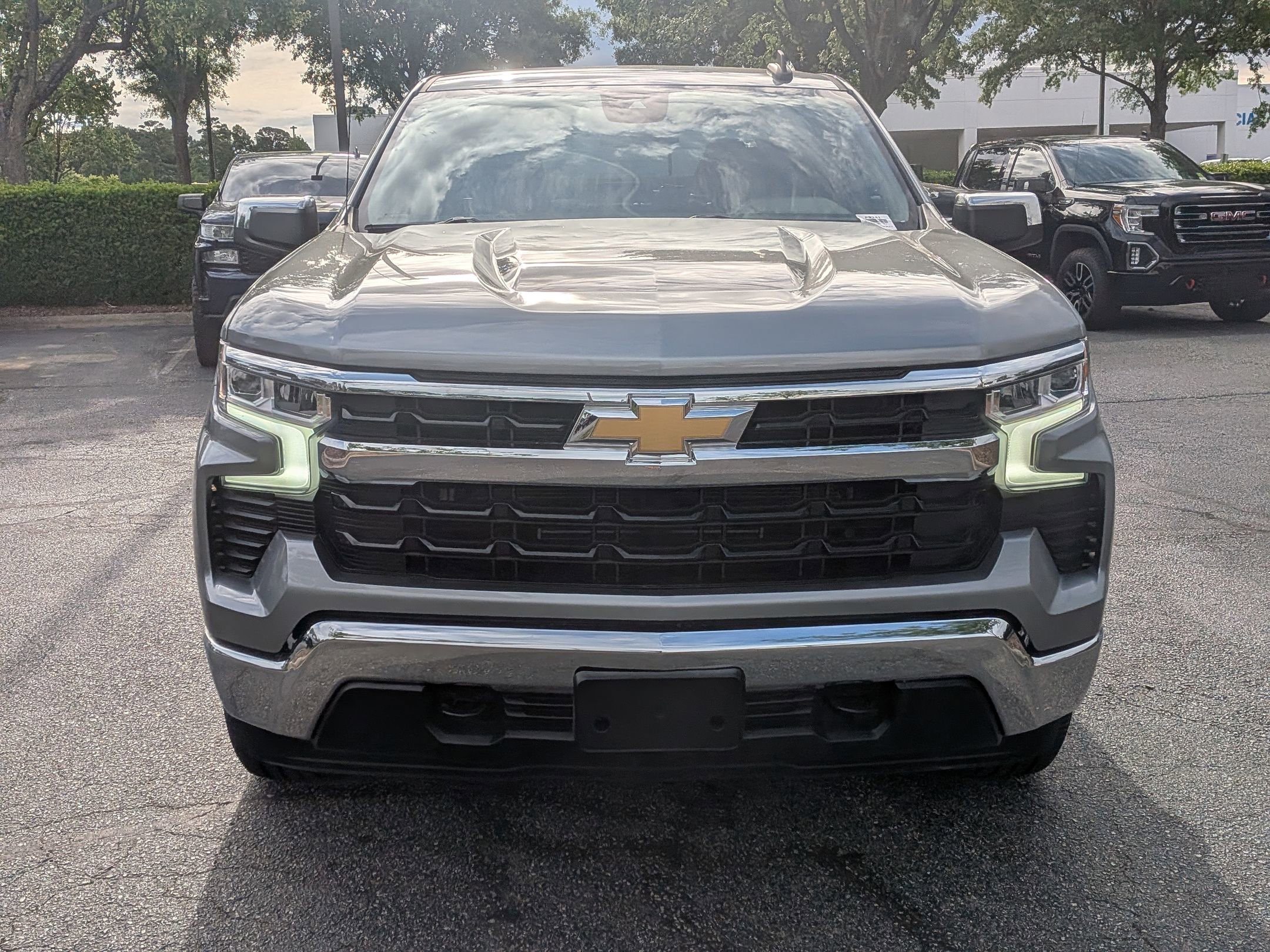 Used 2023 Chevrolet Silverado 1500 LT AWD/4WD image 3