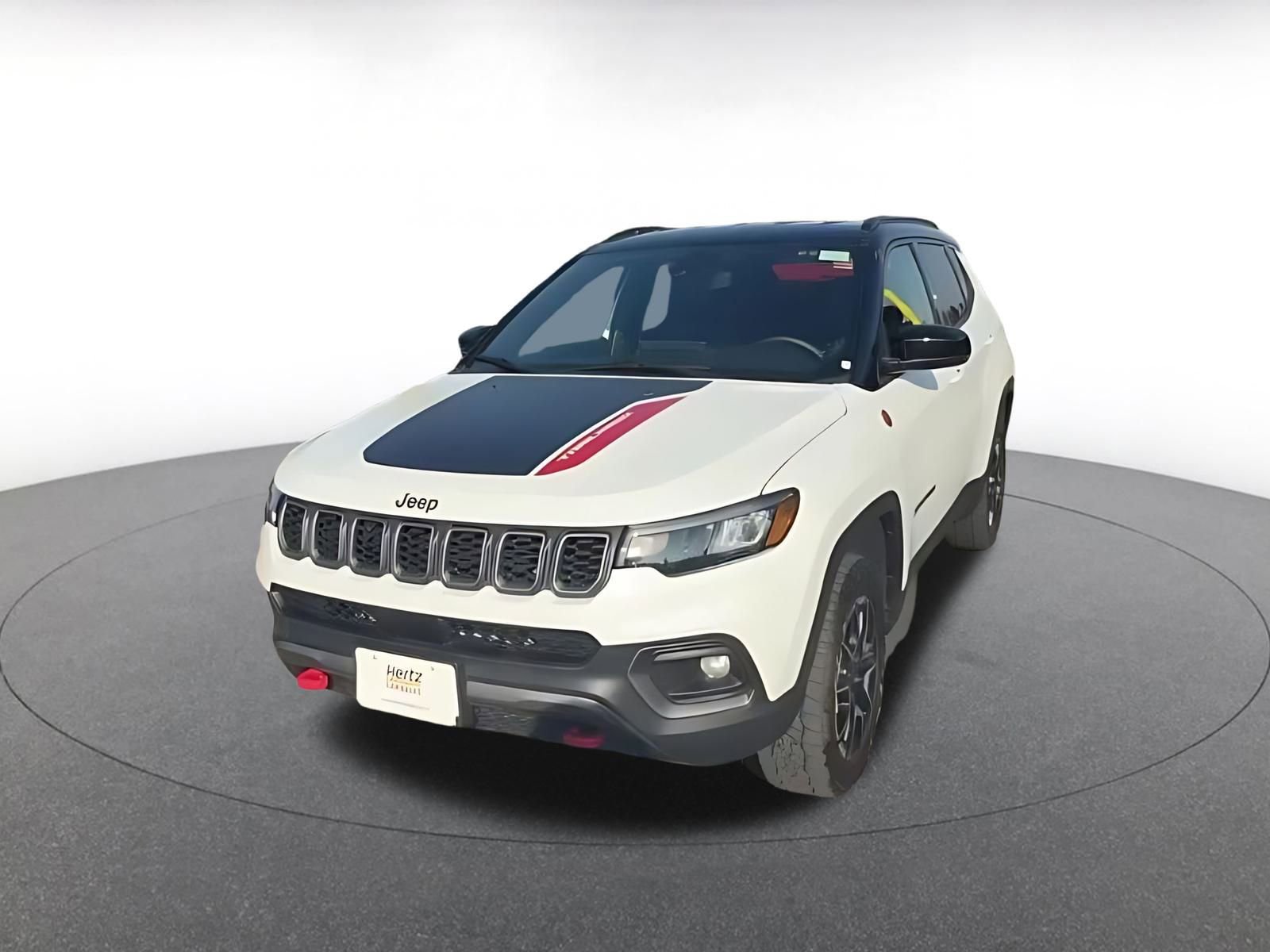 Used 2025 Jeep Compass Trailhawk image 16
