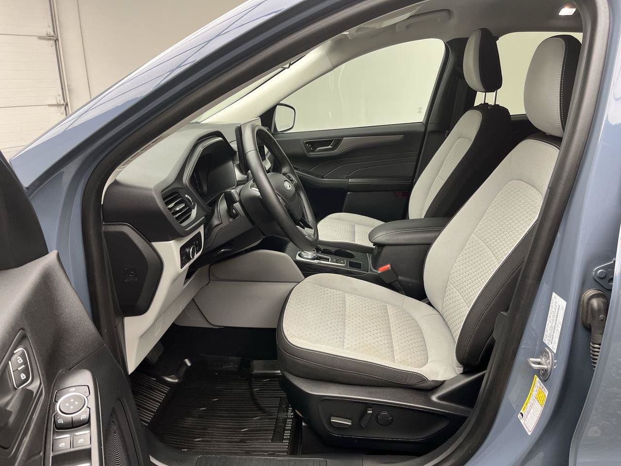 Certified 2023 Ford Escape Active w/ Tech Pack #1 AWD/4WD image 3