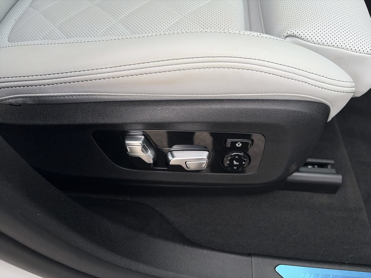 Used 2025 BMW X6 xDrive40i AWD/4WD image 38