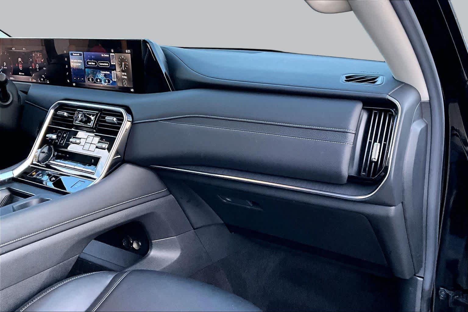 Certified 2025 Nissan Armada SV AWD/4WD image 19