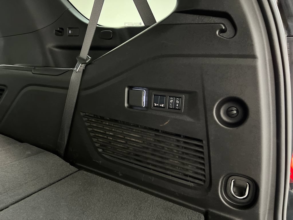 Used 2025 GMC Yukon Denali AWD/4WD image 46