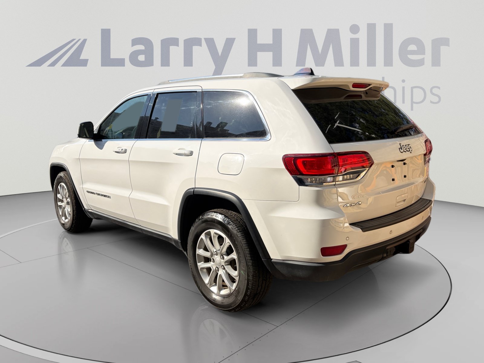 Used 2021 Jeep Grand Cherokee Laredo AWD/4WD image 3