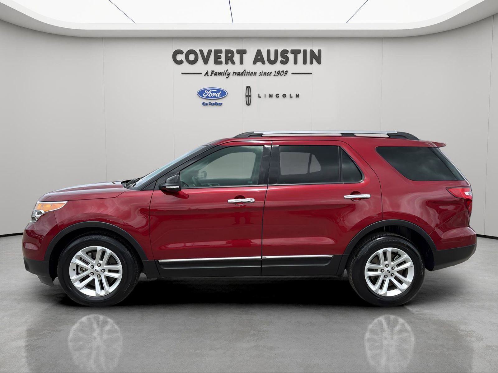 Used 2015 Ford Explorer XLT w/ Equipment Group 202B image 2