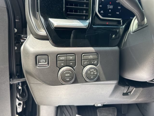 New 2026 Chevrolet Silverado 1500 LT Trail Boss w/ LPO, Dark Essentials Package AWD/4WD image 10