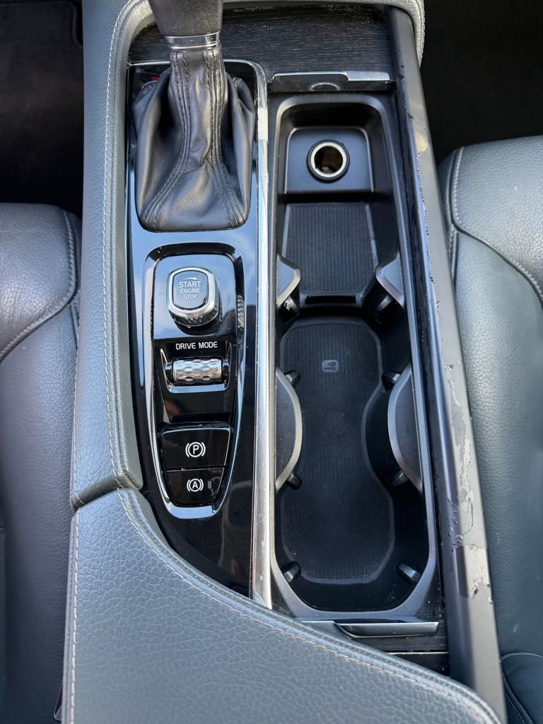 Used 2020 Volvo XC90 T6 Momentum image 20