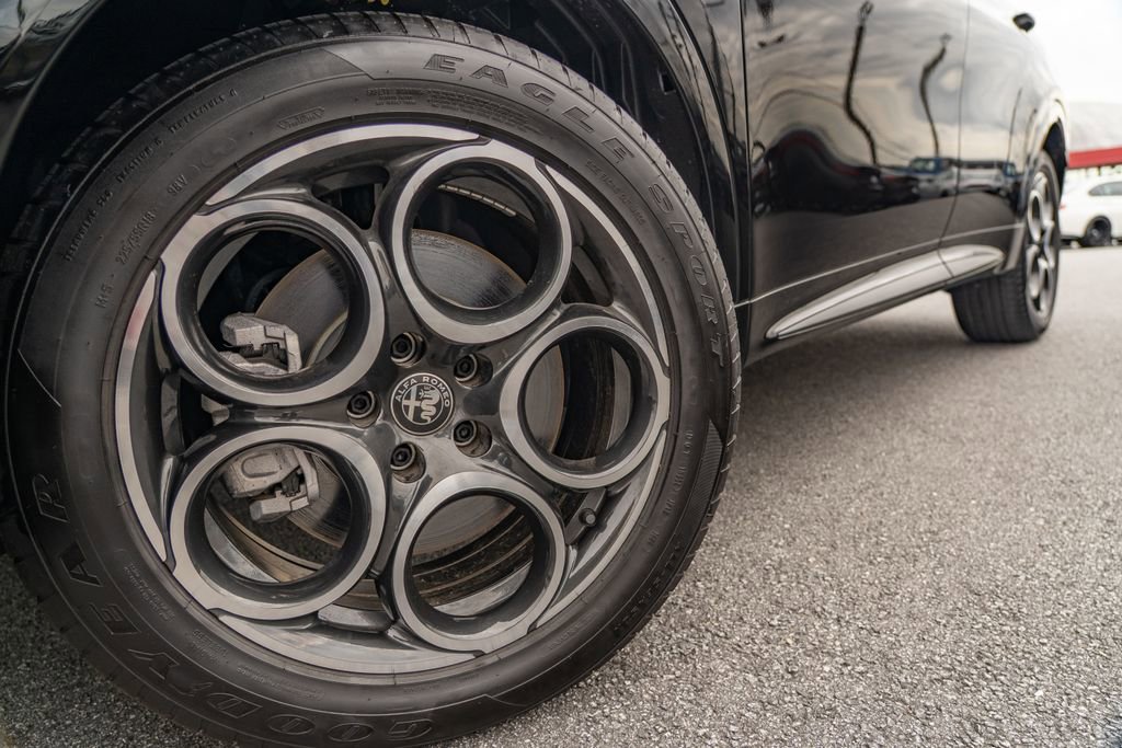 New 2025 Alfa Romeo Tonale w/ Premium Package image 3