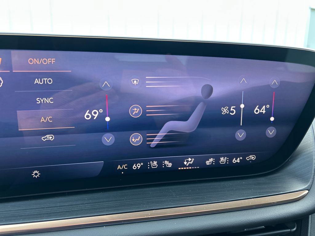 Certified 2025 Buick Envision Avenir image 32