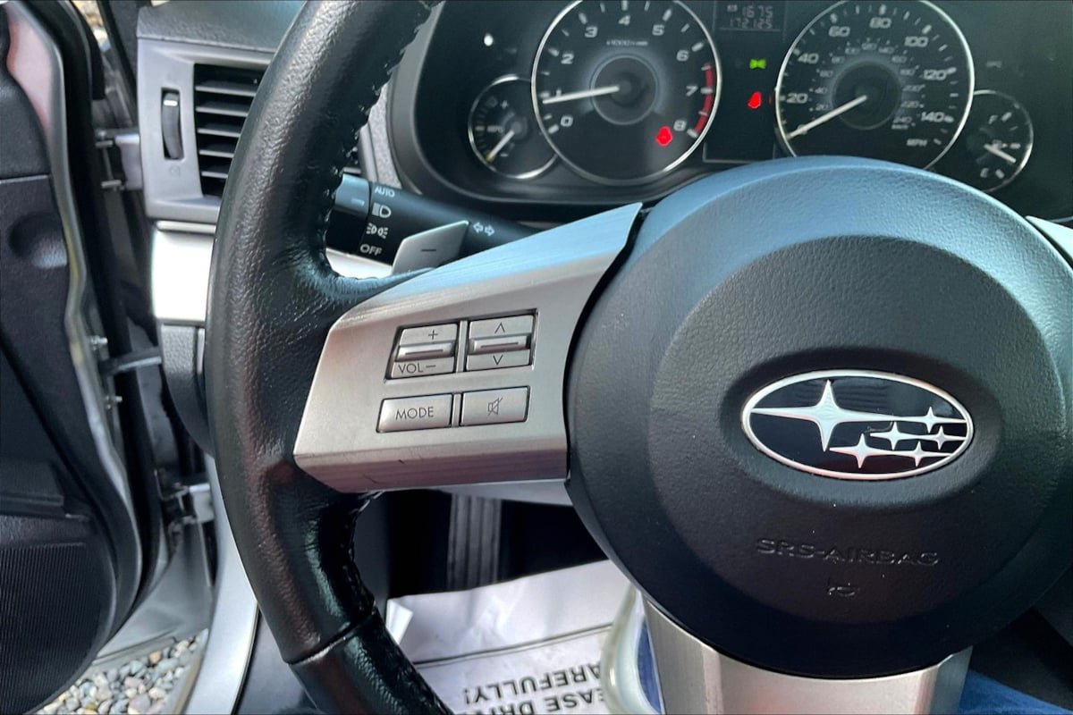 Used 2010 Subaru Legacy 2.5i Premium AWD/4WD image 10