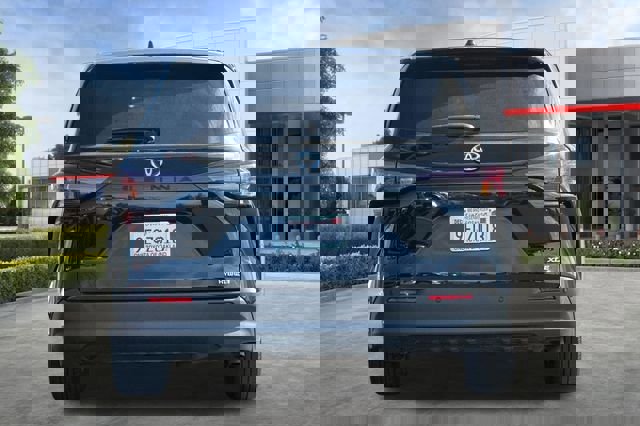 Used 2023 Toyota Sienna XLE image 5