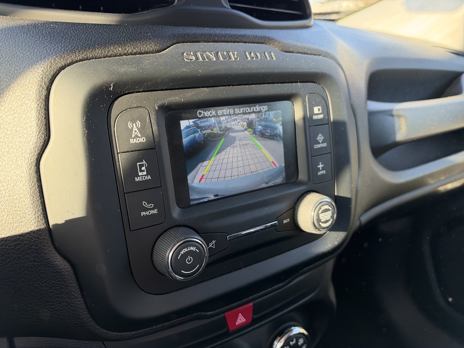 Used 2017 Jeep Renegade Altitude FWD image 19