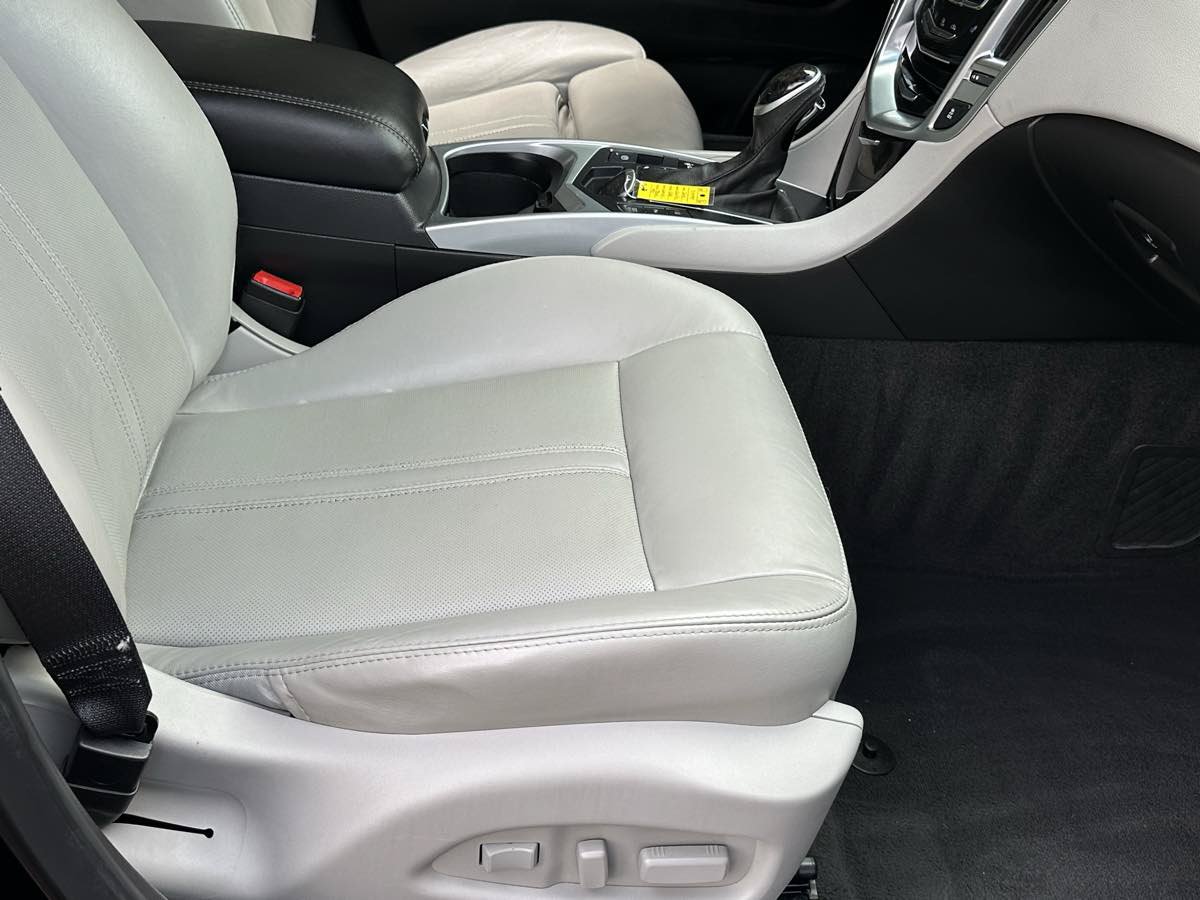 Used 2016 Cadillac SRX Luxury w/ Driver Awareness Package FWD image 12