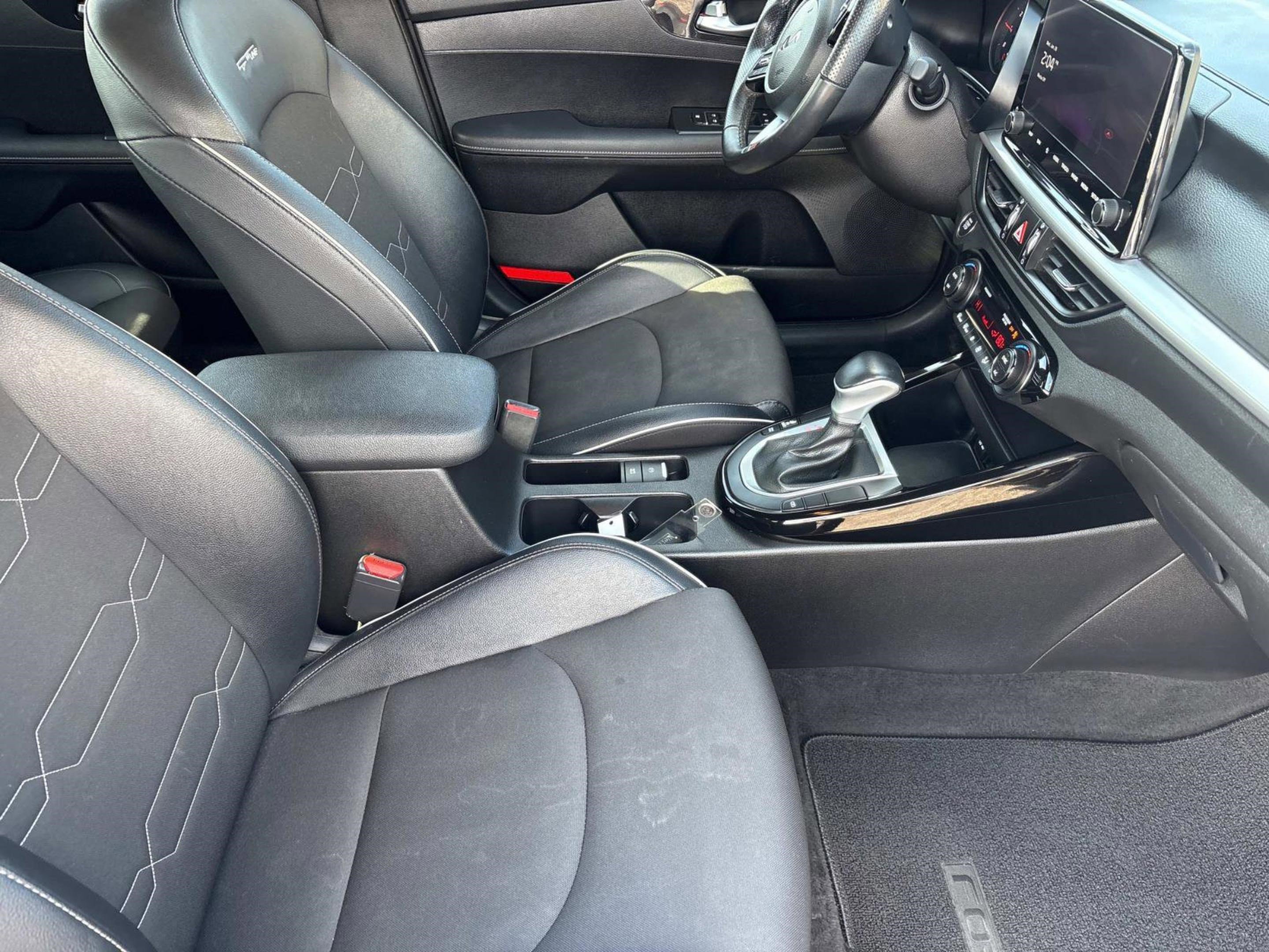 Used 2023 Kia Forte GT-Line w/ GT-Line Technology Package image 21