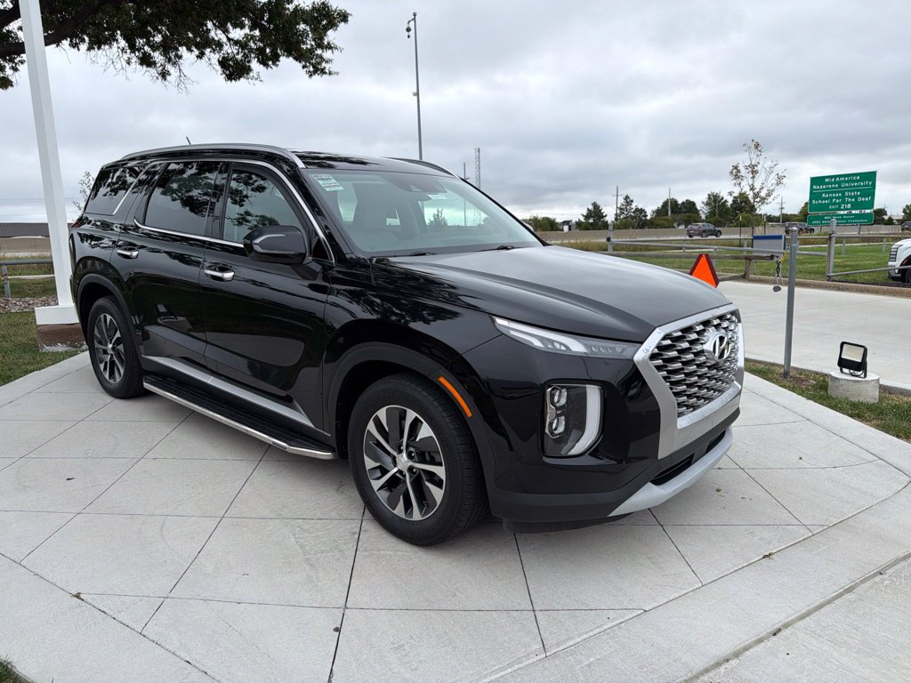 Used 2022 Hyundai Palisade SEL FWD image 2